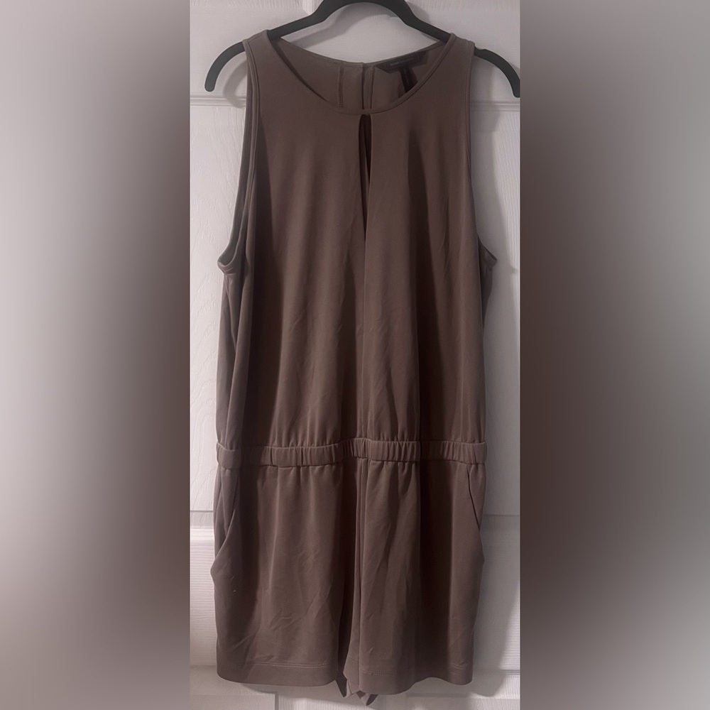 BCBGMAXAZRIA Gray Crewneck Keyhole Sleeveless Romper